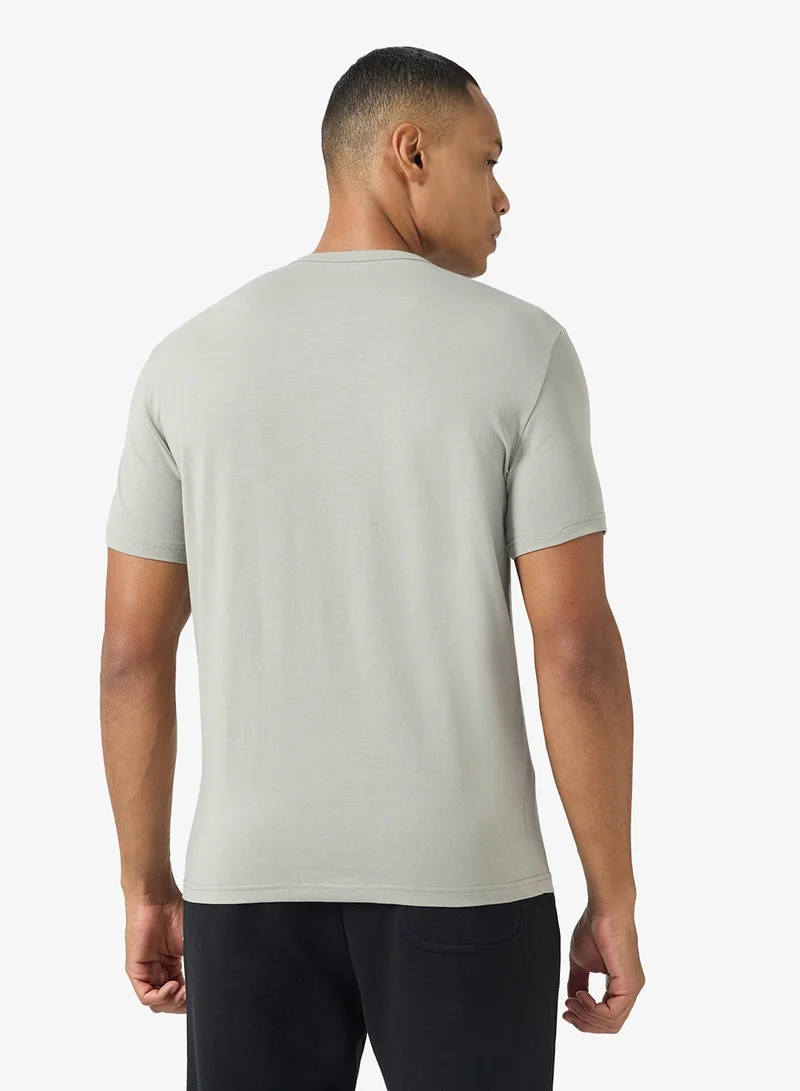 امبوريو ارماني عبوتان من تيشيرت بياقة دائرية وشعار