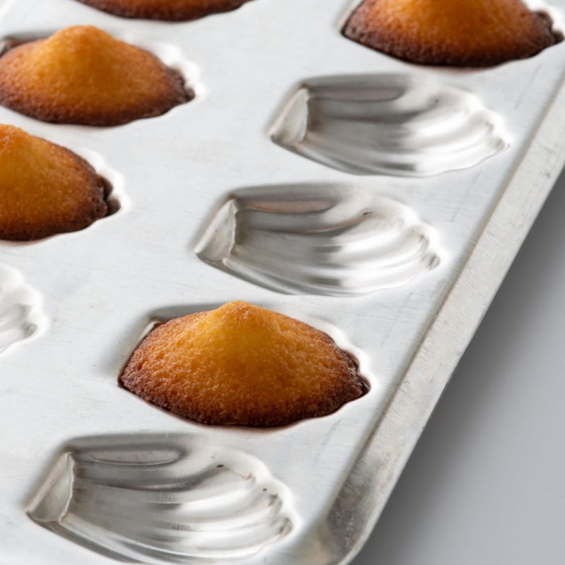 Gobel - Tinplate Madeleine Pan - 20 Madeleines - 15 9/16" x 4 15/16" x 1/2" - Image 5