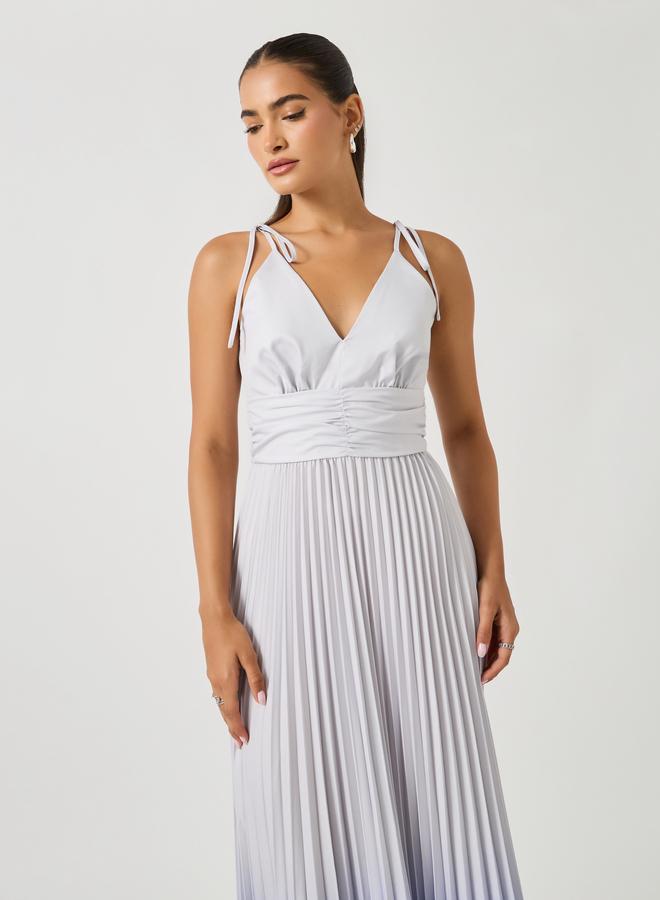 ستايلي فستان ماكسي بياقة على شكل حرف  وكسرات بتدرج لوني - Image 3