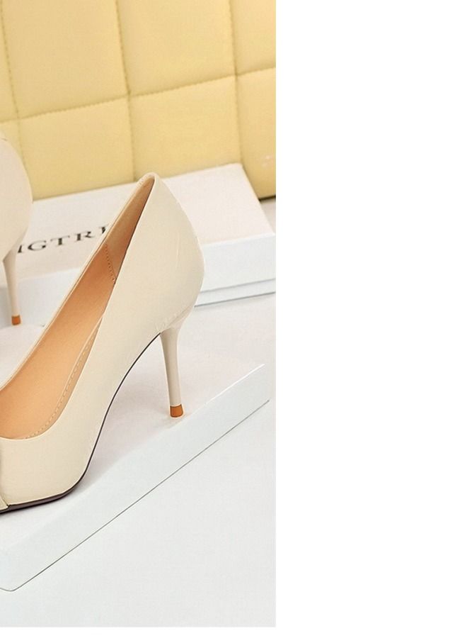 BIGTREE حذاء بكعب عالٍ بمشبك معدني كبير ومدبب بشكل ضحل 7.5 سم، أبيض - Image 3