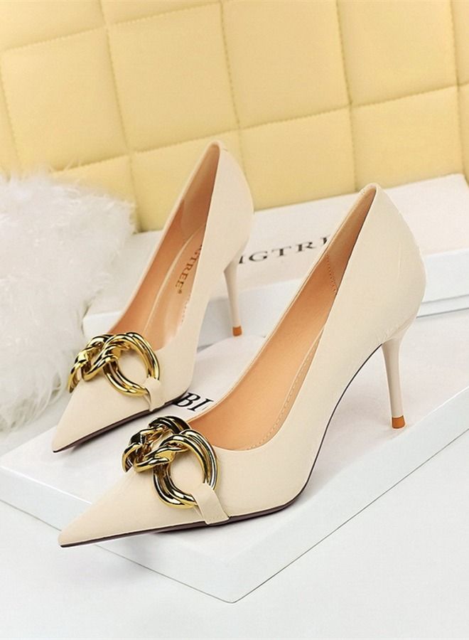 BIGTREE حذاء بكعب عالٍ بمشبك معدني كبير ومدبب بشكل ضحل 7.5 سم، أبيض - Image 1