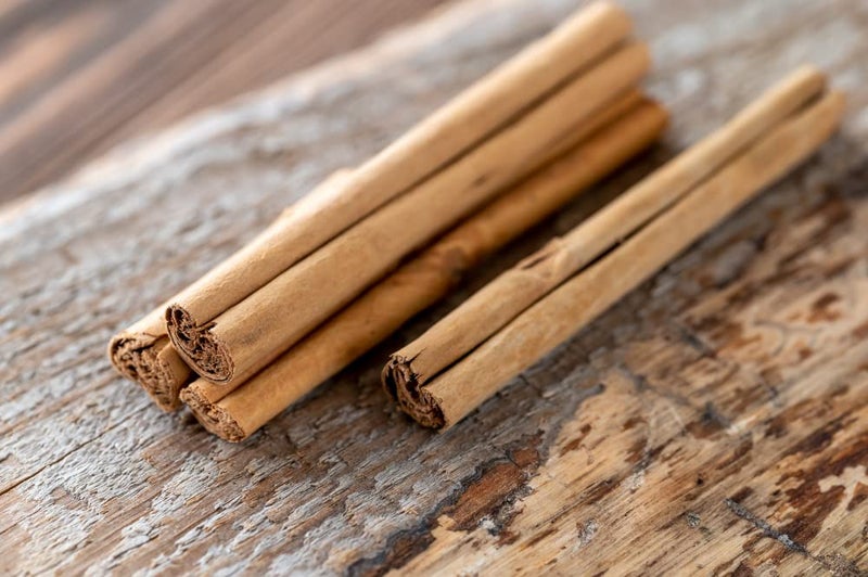 looms & weaves - Premium Ceylon Cinnamon Quills दालचीनी (Cinnamomum verum)- 100 gm (in GLASS JAR) - Image 5