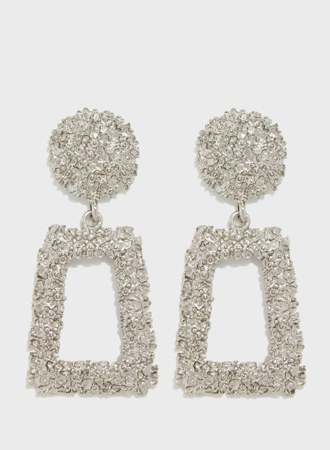 اقراط متدلية