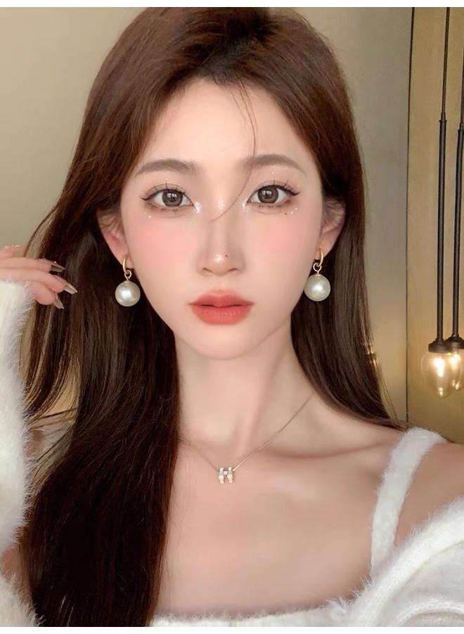 Light Luxury Niche Temperament Large Pearl Titanium Steel Gold Earrings Ear Jewelry Women's Autumn And Winter High-grade Retro Hong Kong Style Ear Ring