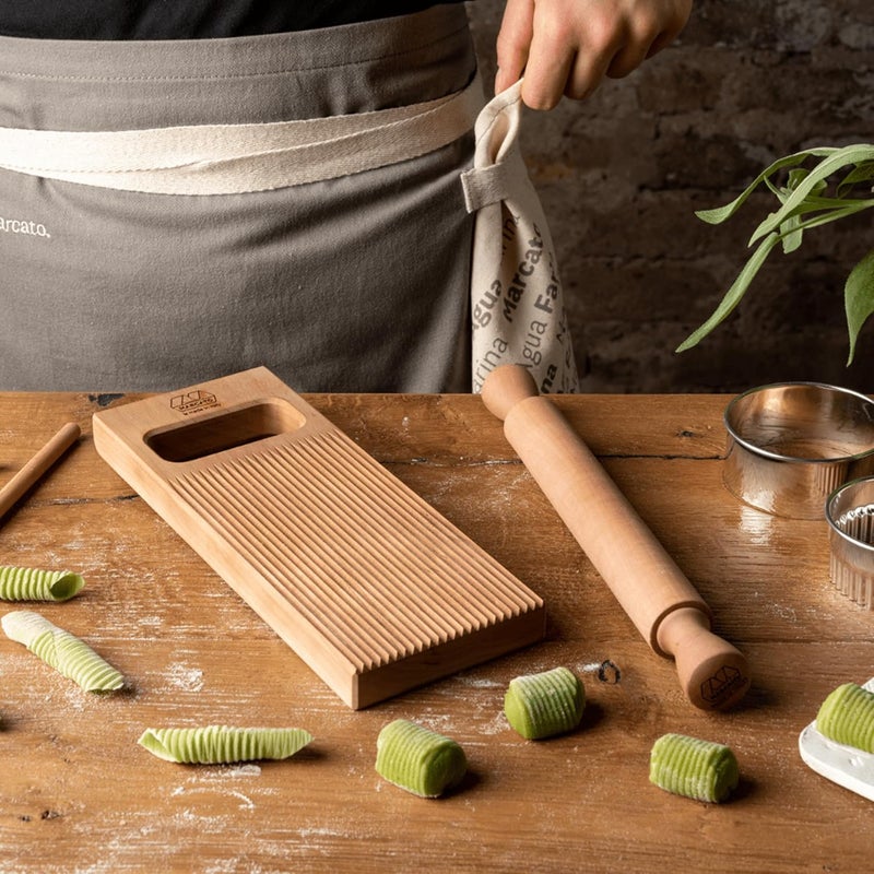 MARCATO Made in Italy GNOCCHI LIKE A PRO 7-piece Kit. Includes gnocchi board, garganelli accessory, 2 pastry rings, rolling pin, short apron, and cookbook - Image 3