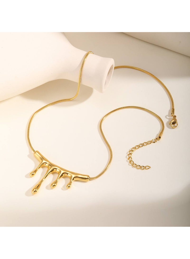 Molten Gold Necklace with a modern and captivating design inspired by the fluidity of molten gold, giving you a unique look that reflects your strength and boldness in the fashion world. Made from durable gold stainless steel for long-lasting quality. Lightweight and comfortable, perfect for both daily wear and special occasions. An unconventional design for lovers of modern elegance.  - Image 2