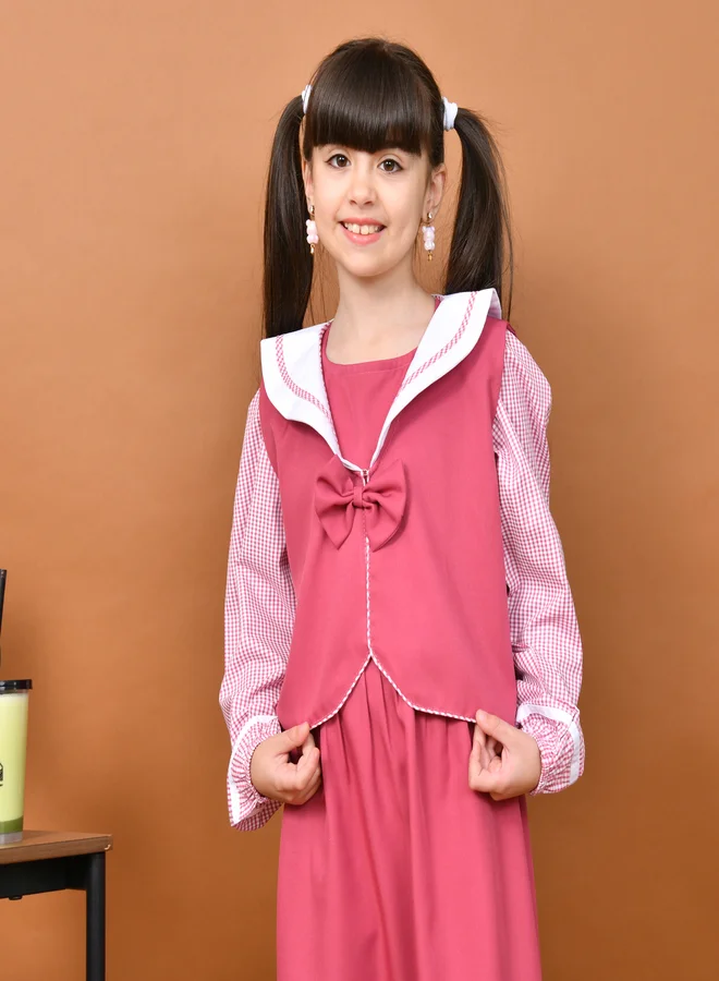 HAWRAA ABAYA Hanin Fuchsia Apron: Elegant design with checkered sleeves and a separate waistband decorated with a bow