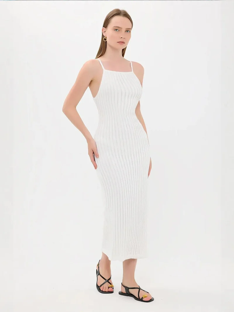 زوبعة فستان ميدي بياقة هالتر مضلع