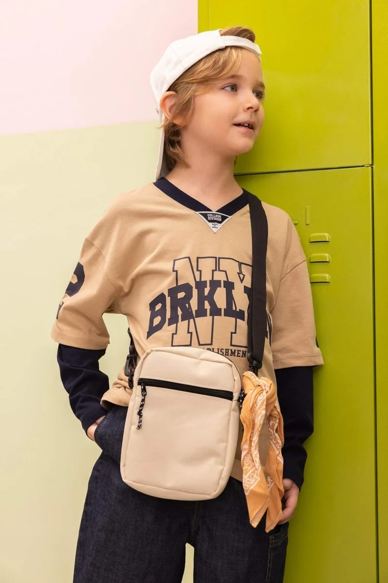 DeFacto Boy Oversize Wide Mold V Neck Text Printed Long Sleeve T-Shirt C9279A824AU