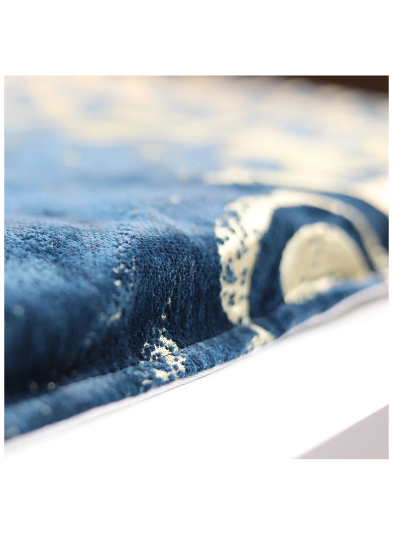 سندس سجادة سندس اكسترا مع طبقة إضافية من الفوم صناعة تركية جودة لامثيل لها قماش قطني ناعم ومريح ونقوش ذهبية مستوحاة من خط الثلث العربي - Image 5