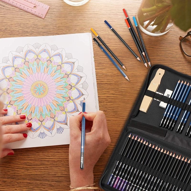 مجموعة رسم من 96 قطعة - مواد عالية الجودة وصديقة للبيئة - حقيبة سوداء قابلة للنقل وممزوجة بخيط للسلاسل، مع أقلام الرسم المعتدلة للمبتدئين، والفنانين المحترفين، للاستخدام في المنزل أو الحرم الجامعي أو أثناء السفر - Image 2