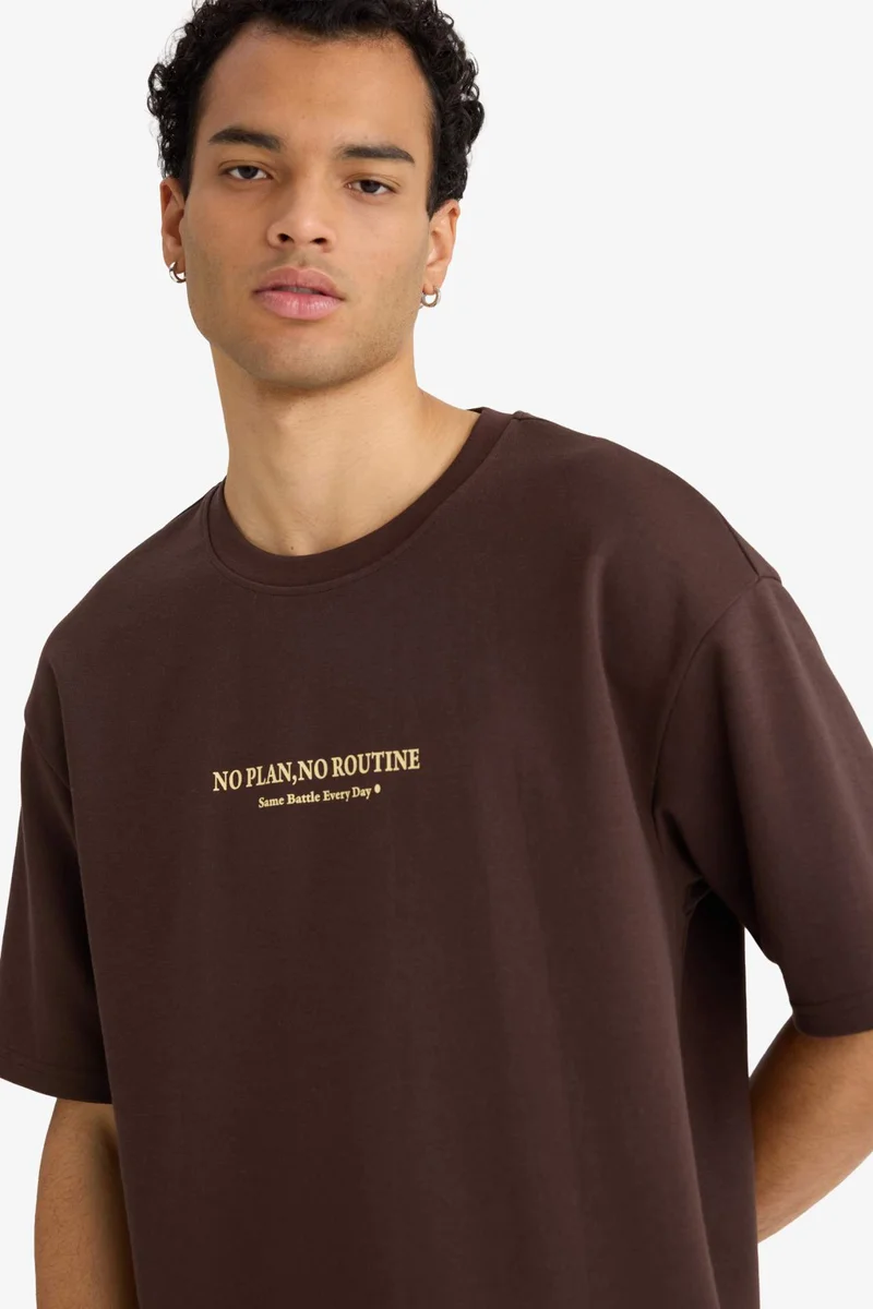 ديفاكتو Boxy Fit Crew Neck Short Sleeve T-Shirt