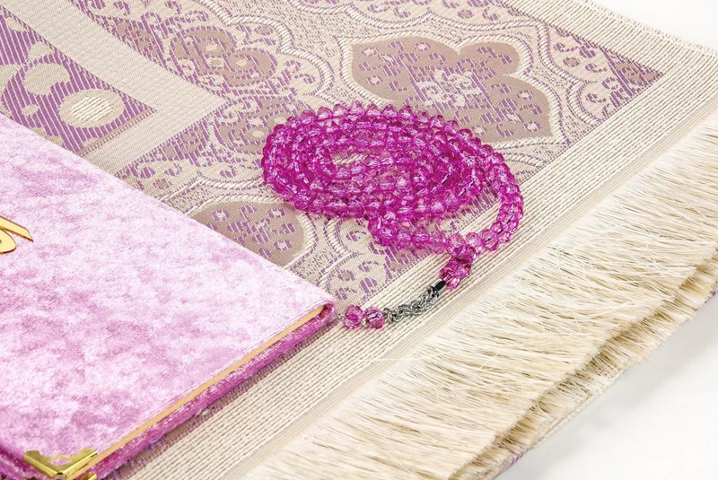 ايهفان اونلاين Velvet Book of Yasin Bag Size Prayer Rug with Rosary Box Pink
