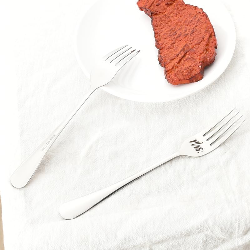 yaozeio Wedding Cake Fork Gifts for Couple Bride and Groom Anniversary Engagament Gifts for Couples Her Fiance Birthday Gifts for Husband Wife Christmas Gift for Girlfriend Boyfriend 2 Pieces Mr and Mrs Forks - Image 3