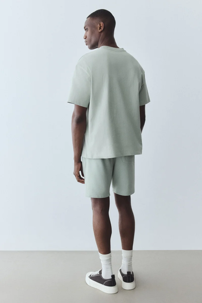 اتش اند ام شورت رياضي بقصة عادية