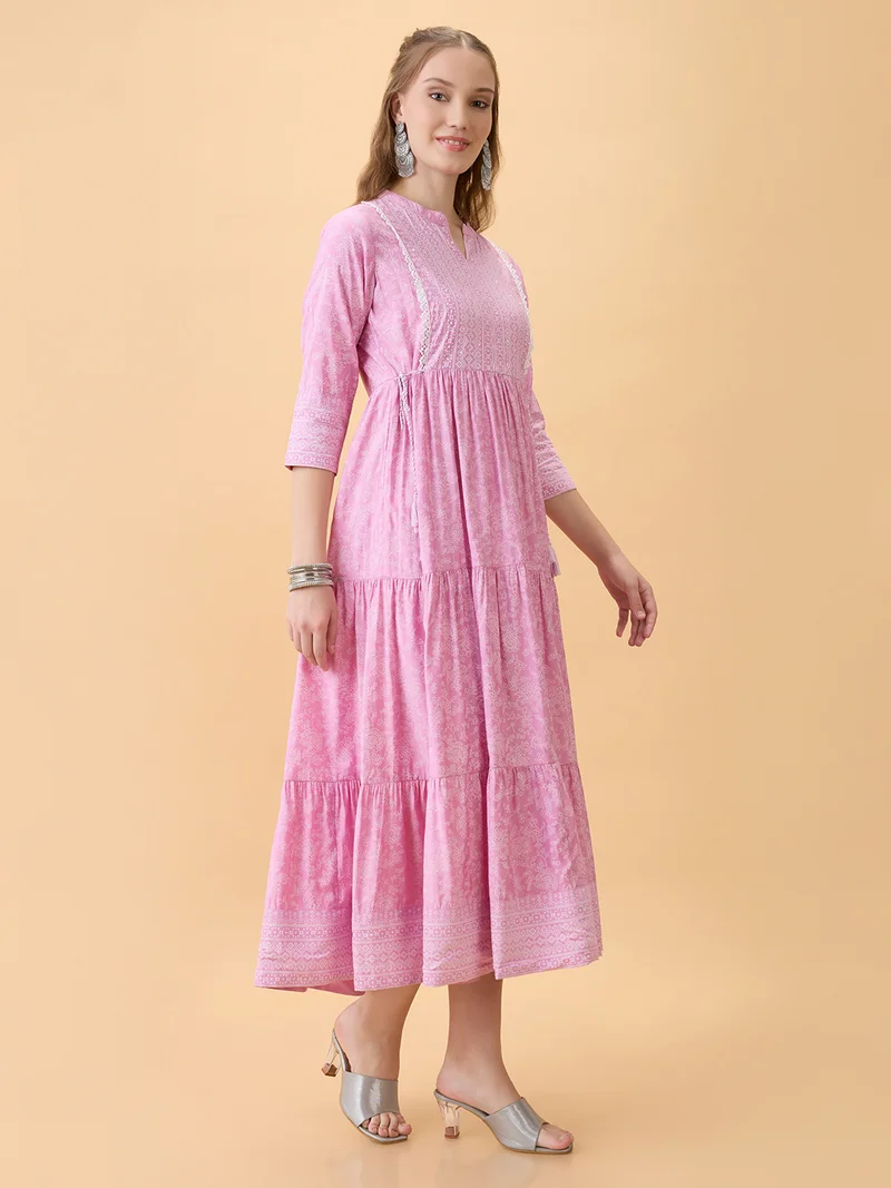 جلو باص Globus Women Pink Mandarin Collar Floral Print Fit and Flare Lace & Tie Up Detail Flared Hem Tiered Maxi Dress