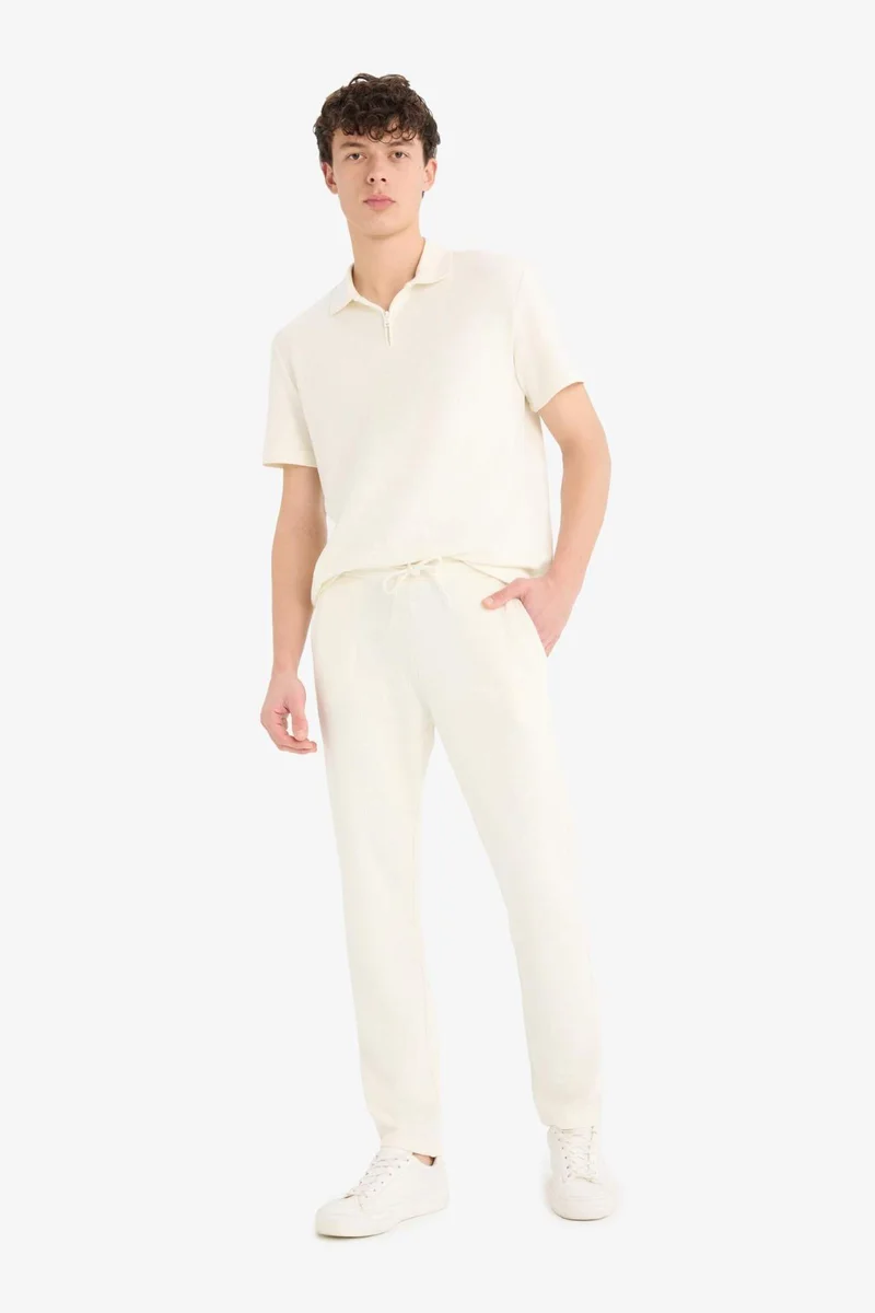 ديفاكتو Regular Fit Tied Waist Straight Leg Sweatpants