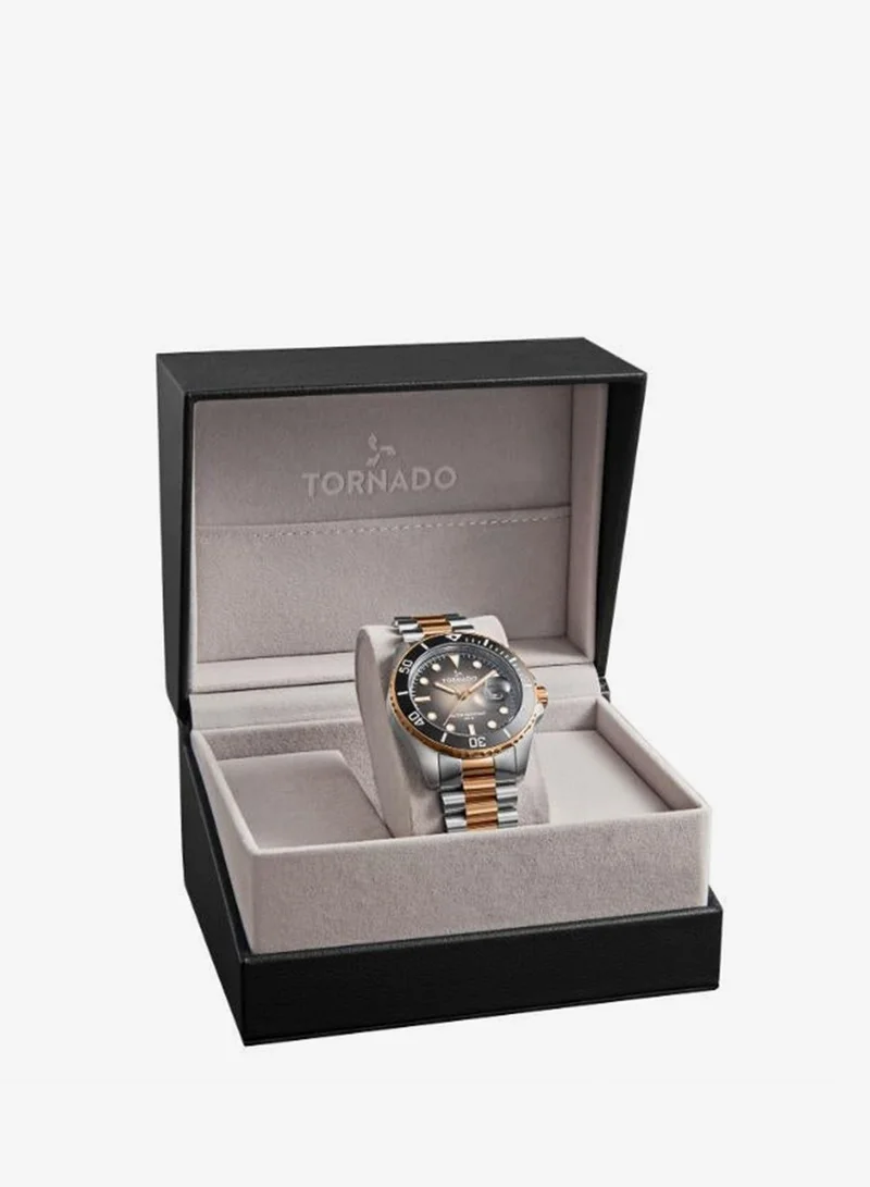 Tornado Onyx Black Men's  Solid Stainless Steel,Brushed Outer Links, Polished Center Links 3H with date Display Watch T22001-KBKB - 42mm mm for Men | Best Price UAE