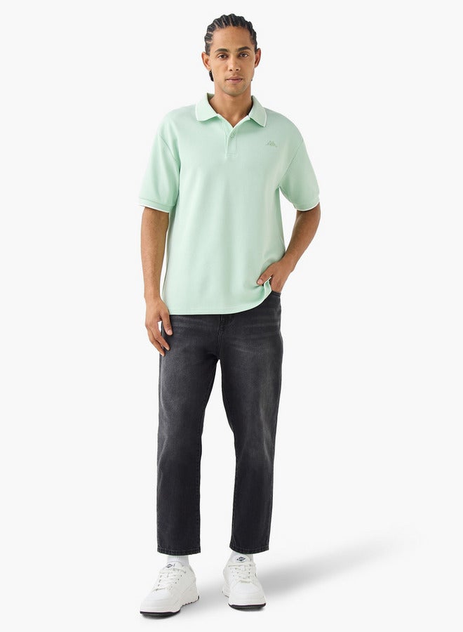 كابا تيشيرت بولو كابا مطرز بشعار وأكمام قصيرة - Image 3