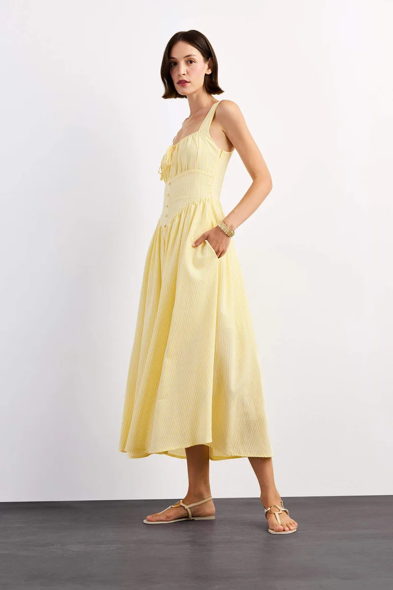 ديفاكتو Square Neck Strappy Maxi Dress