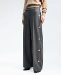 Lola Casademunt grey