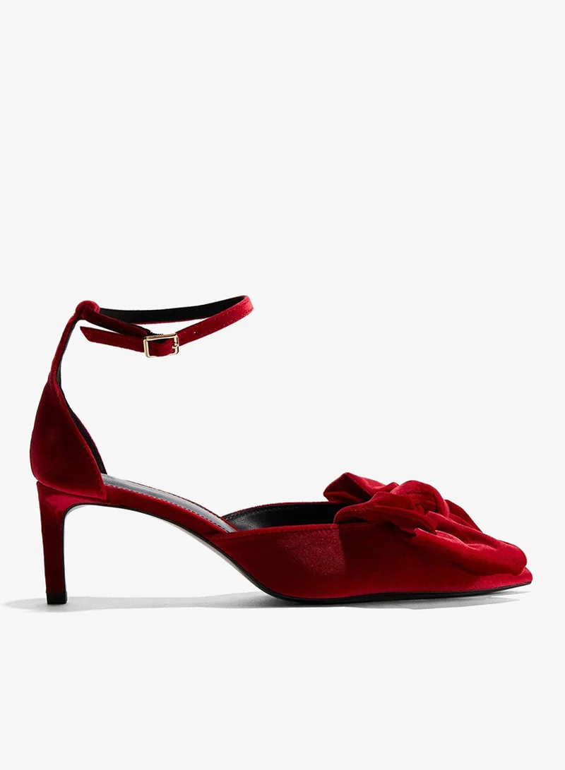 اتش اند ام حذاء كورت من الفيلور بتفاصيل فيونكة