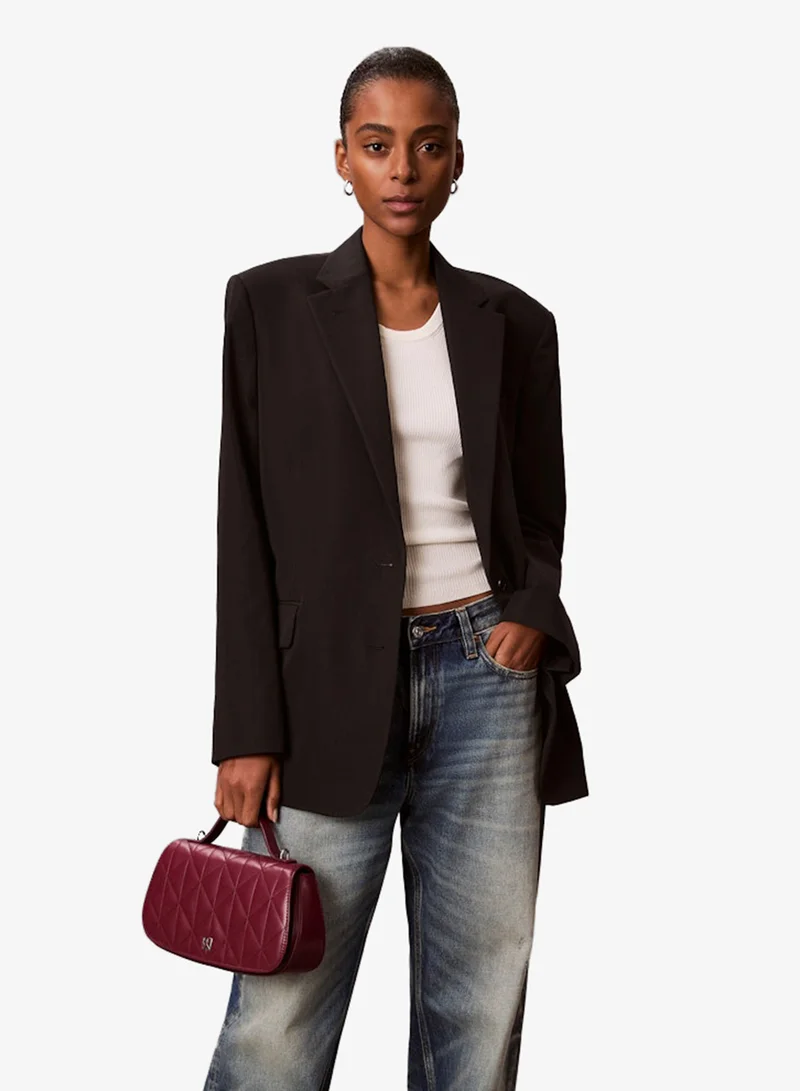 كالفن كلاين حقيبة كروس بودي بشعار مبطن بسلسلة