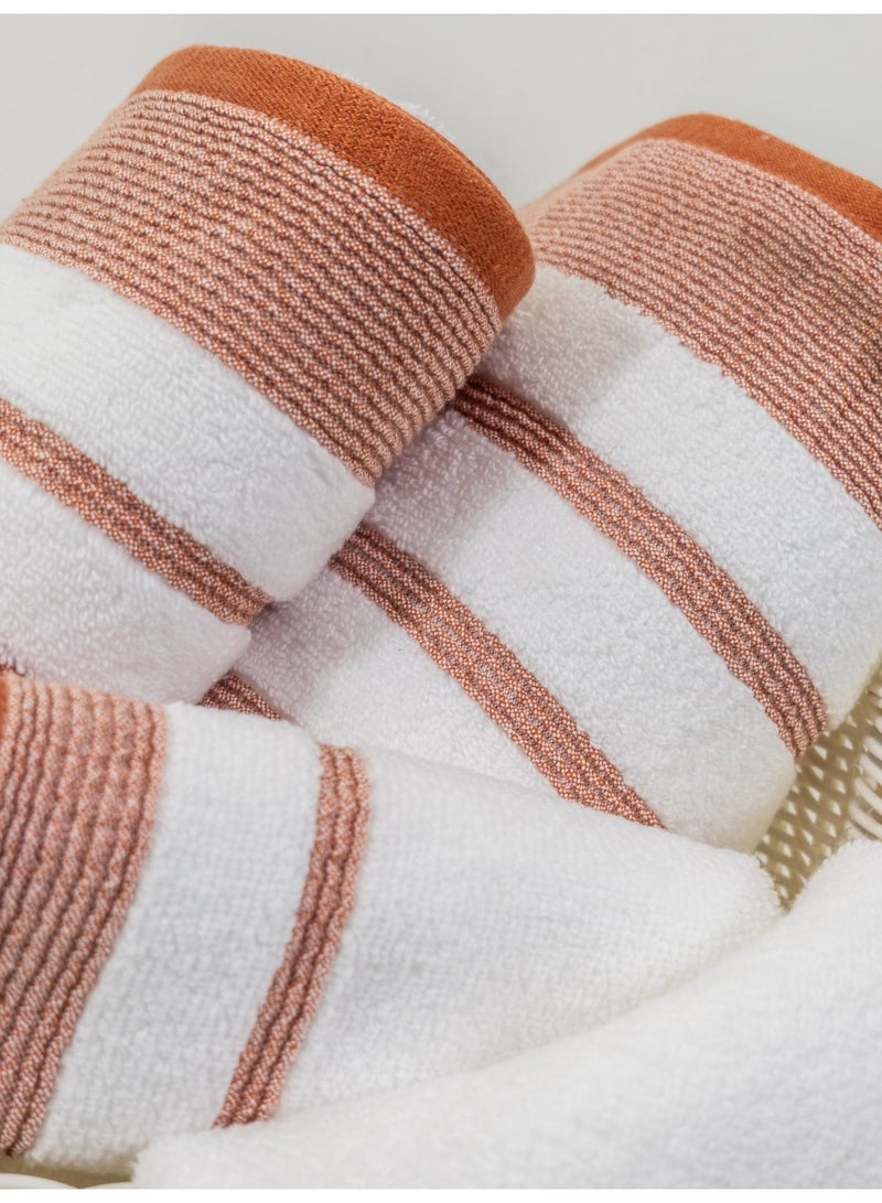 بالتيك لينين طقم مناشف إليسيان من أربع قطع - ٥٥٠ جرامًا للمتر المربع | قطن ناعم وعالي الامتصاص | ٥٠×٩٠ سم، ٧٠×١٤٠ سم، ٣٣×٣٣ سم من بالتيك لينين - Image 4