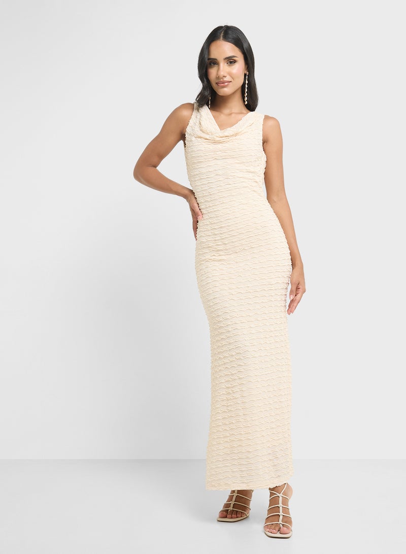 جينجر فستان ماكسي بياقة ملتفة وملمس مميز - Image 1