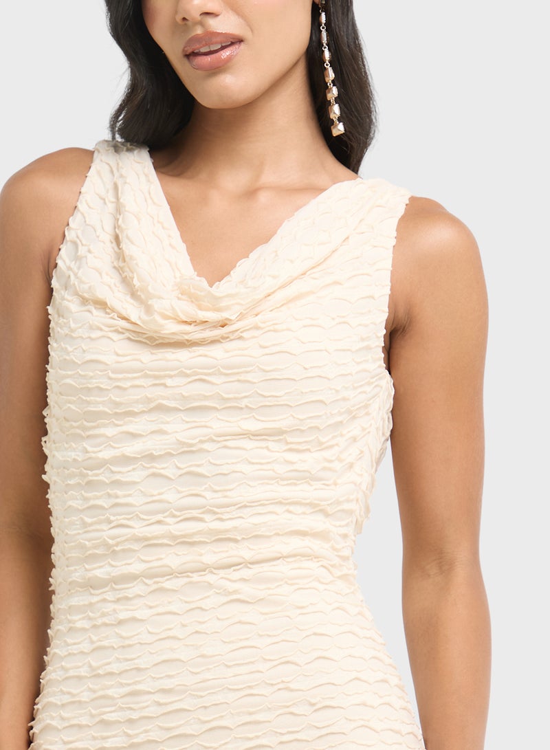 جينجر فستان ماكسي بياقة ملتفة وملمس مميز - Image 3