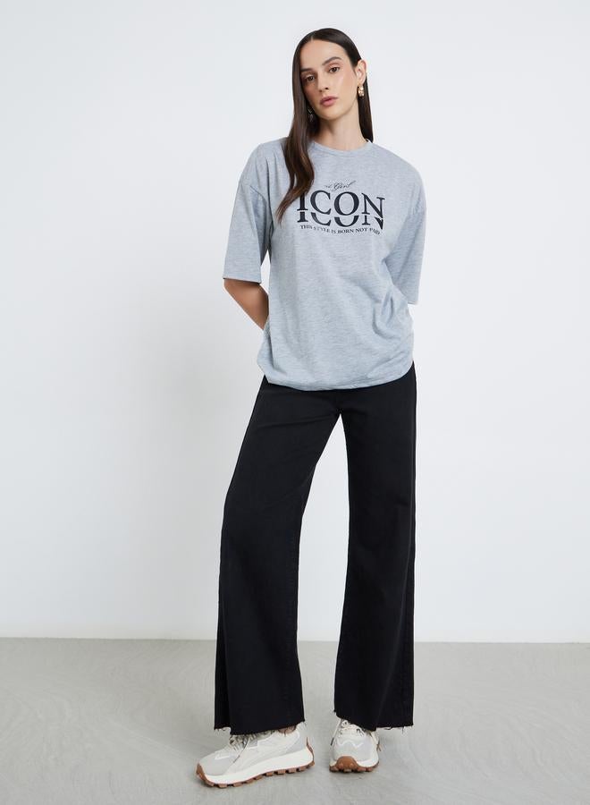 ستايلي تيشيرت نسائي فضفاض بطبعة شعار رمادي - Image 2