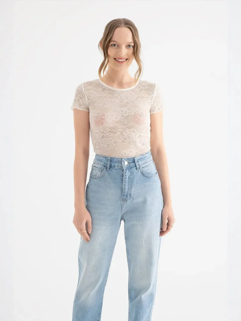 هيكاب بلوزة شبكية بياقة مستديرة مطرزة بالزهور