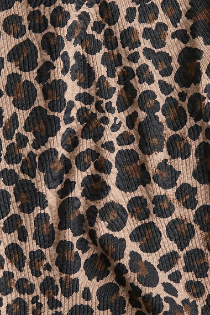 اتش اند ام بلوزة بأكمام طويلة من جيرسيه قطني