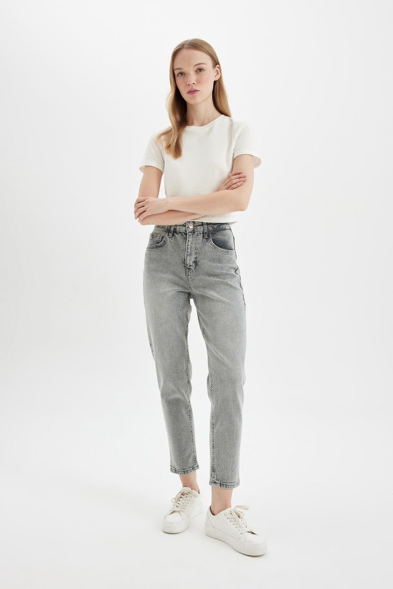 DeFacto Woman Comfort Mom Fit Relaxed Fit High Waist Ankle Length Washed Jeans - Image 3