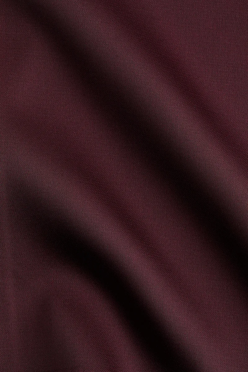 اتش اند ام تنورة من الساتان