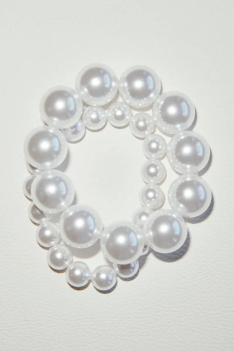 اتش اند ام أساور مزيّنة بخرز - عبوة من قطعتين