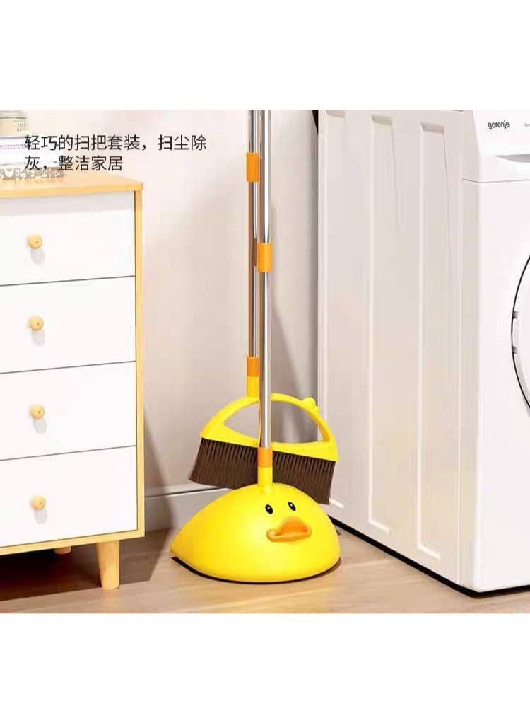 جاروف بلفرشة بلاستيك بطوط * معدن المكنسه مزوده بشعر ناعم لالتقاط الاتربه الناعمه من ع الارضيه الجاروف مزود بسنون من الاعلى لتنضيف الفرشه من اي شوائب متعلقه بالمكنسة  0734077924012 - Image 2