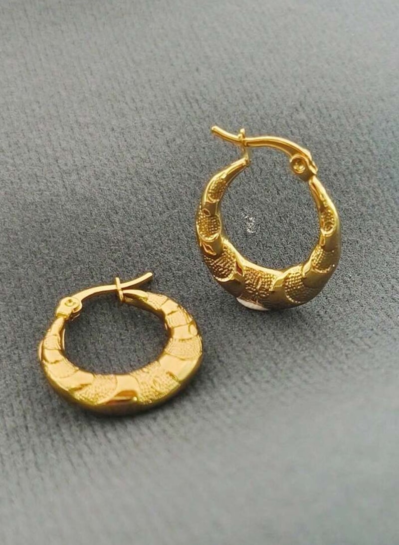 إيكوال حلق اذن نسائي دائري من الاستانلس ستيل أنيق وعالي الجودة باللون الذهبي - Image 1