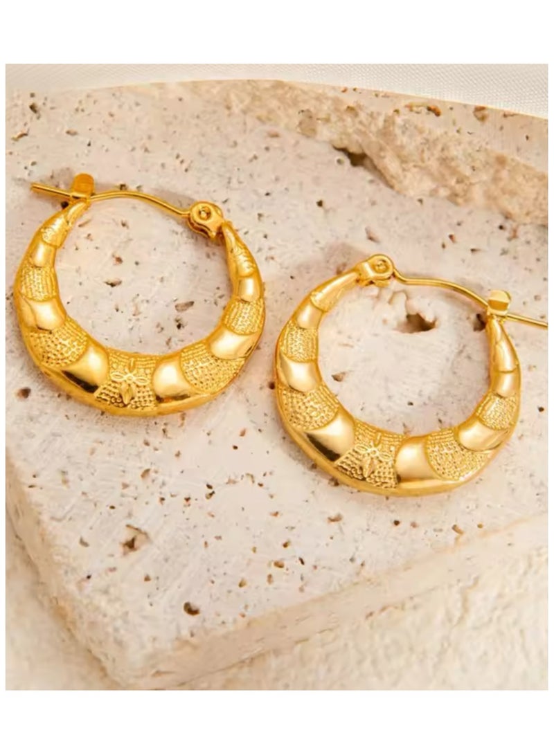 إيكوال حلق اذن نسائي دائري من الاستانلس ستيل أنيق وعالي الجودة باللون الذهبي - Image 3