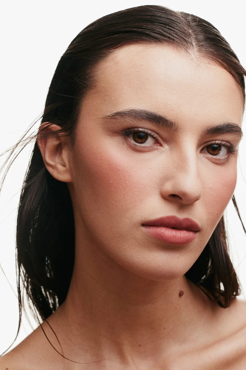 اتش اند ام أجمر خدود بودرة مضغوط