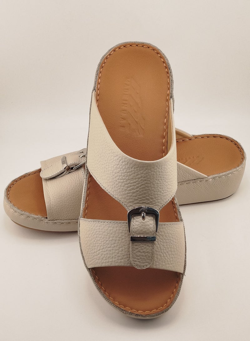 النهام نعال النهام للرجال | شبشب يومي | نعال رجالي عربي من الجلد الطبيعي بالكامل، مفتوح من الأمام ومُزين بمشبك | نعل داخلي بني | صنادل عربية خارجية | مريح وخفيف الوزن - Image 3