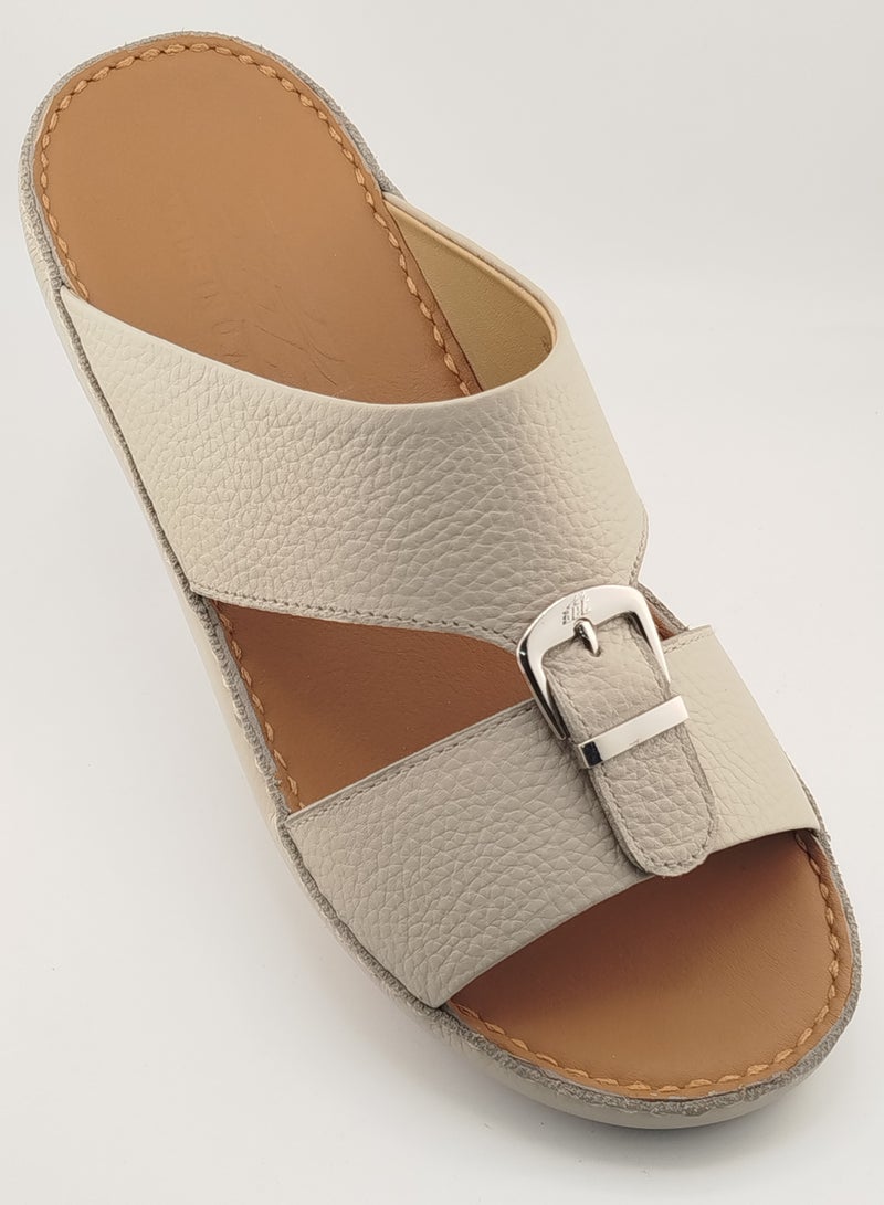 النهام نعال النهام للرجال | شبشب يومي | نعال رجالي عربي من الجلد الطبيعي بالكامل، مفتوح من الأمام ومُزين بمشبك | نعل داخلي بني | صنادل عربية خارجية | مريح وخفيف الوزن - Image 4