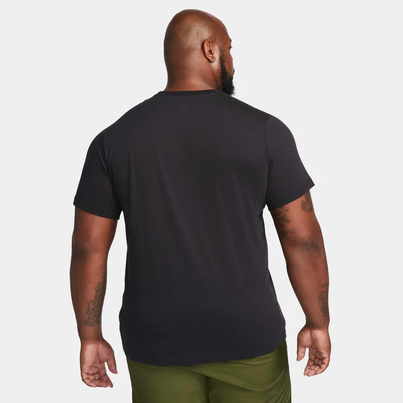 Nike Black Men's Sportswear Swoosh T-Shirt for Men | Best Price UAE
