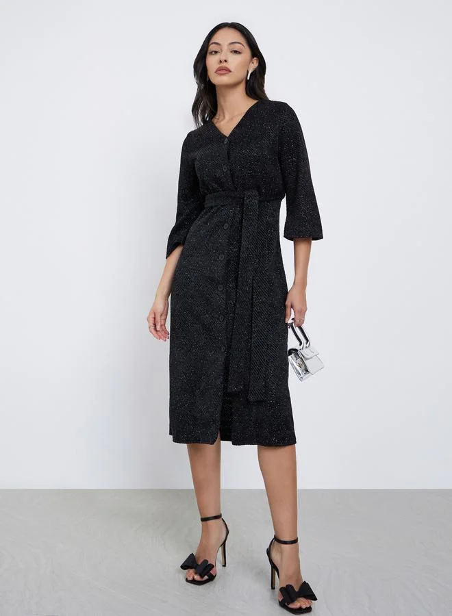 ستايلي فستان ميدي بتفاصيل بارزة الملمس وأكمام بطول 3/4