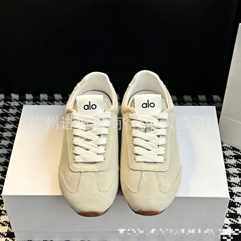 Unisex Retro Lace-up Suede Low Top Sneaker - Image 2