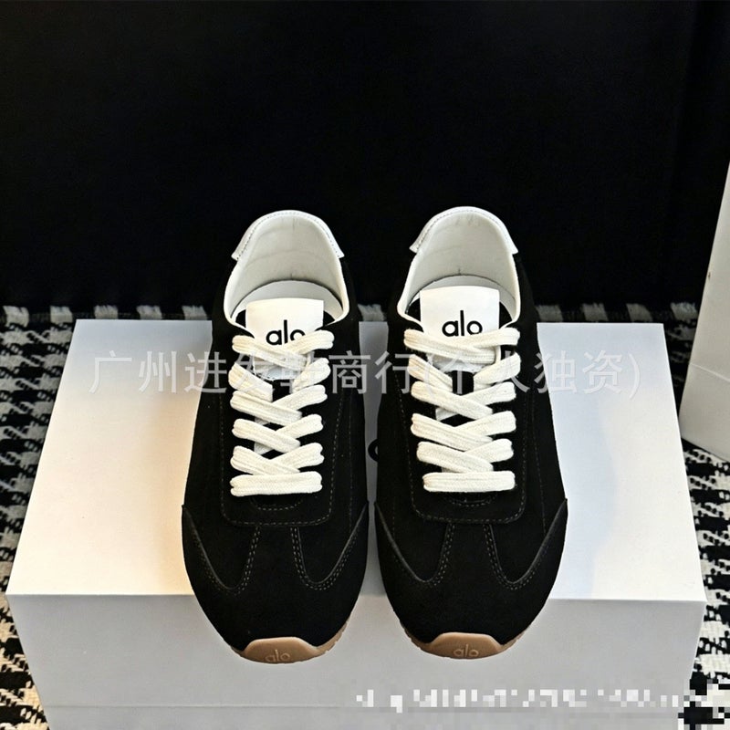 Unisex Retro Lace-up Suede Low Top Sneaker - Image 4
