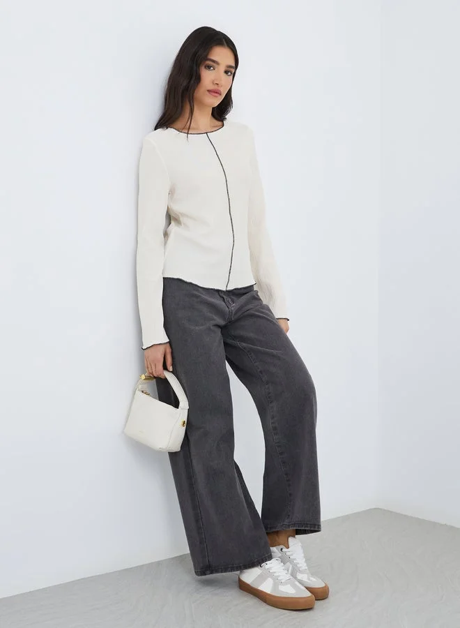 تايك تو بلوزة بأكمام واسعة بياقة مستديرة وملمس صلب