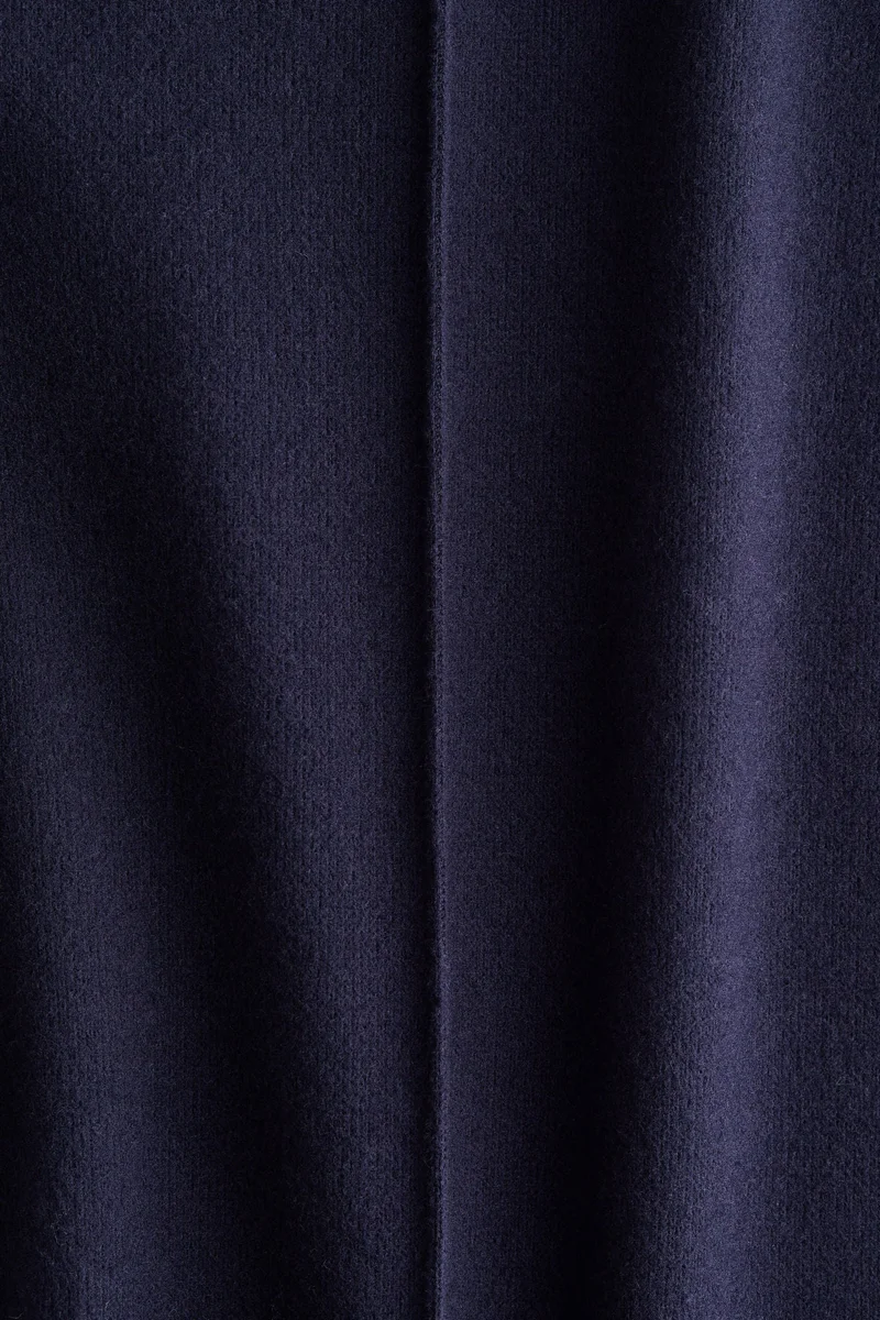 اتش اند ام بنطلون بثنية على الساق