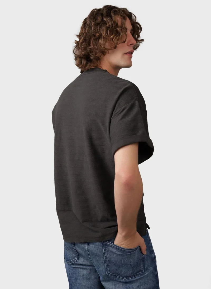 امريكان ايجل Textured  Crew Neck T-Shirt
