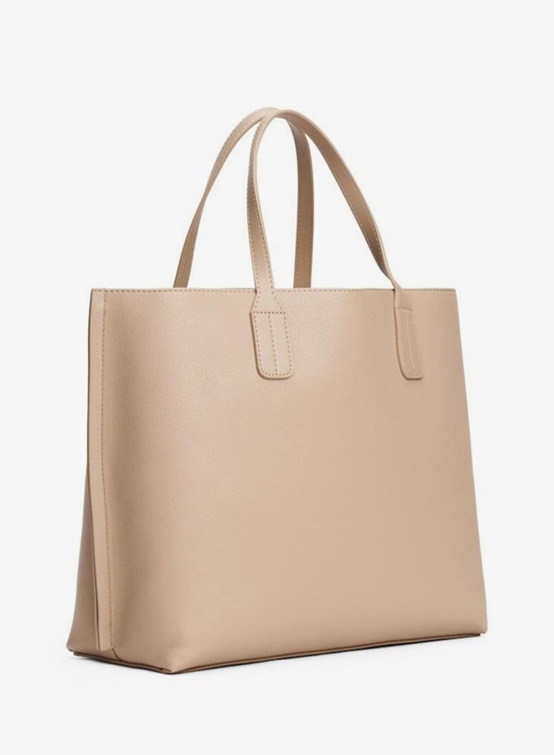 تومي هيلفيغر شنطة ساتشل بمقبض علوي بتفاصيل شعار - Image 3